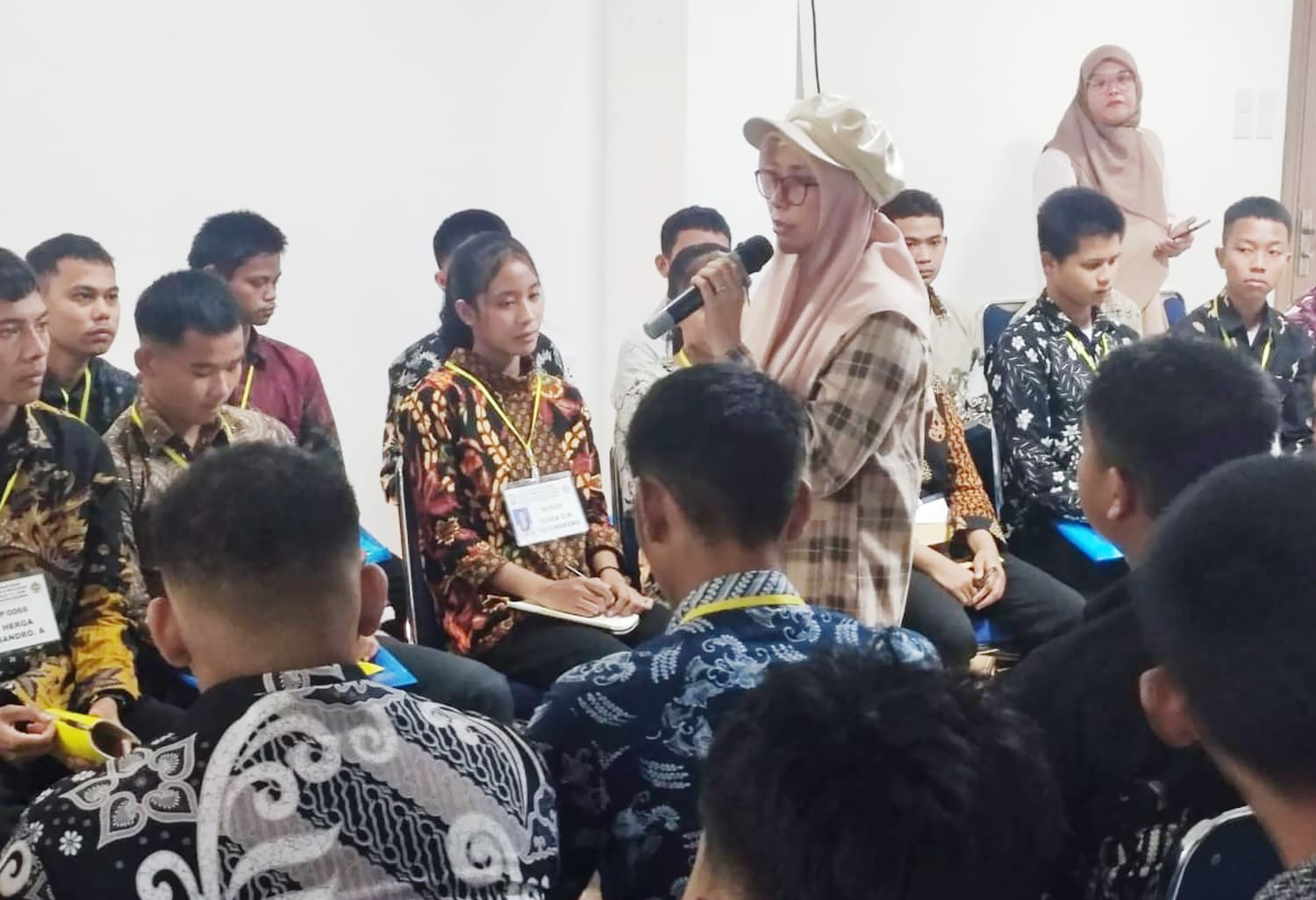 Suamiku Tidak Terbuka Soal Keuangan Rumah Tangga Bolehkan Istri Menanyakan Gaji Suami?
